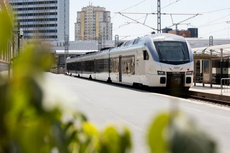 Bakıya “Stadler Rail Group”un beşinci elektrik qatarı gəlib