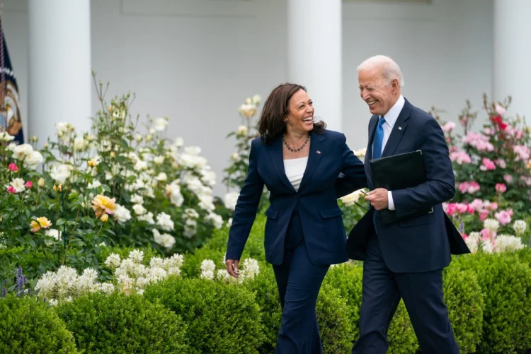 Bayden prezident cıdırını tərk etdi, Kamala Harris gəlir