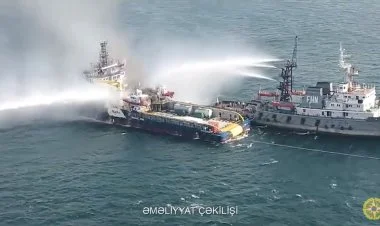 Təchizat gəmisində baş vermiş yanğın hələ də söndürülməyib