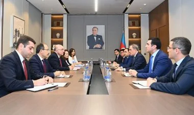 Ceyhun Bayramov Türkiyə XİN-nin idarə rəisi ilə görüşdü