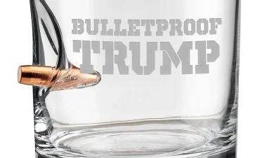 ABŞ-da “güllə keçirməz” Trampın şərəfinə stəkan satılır