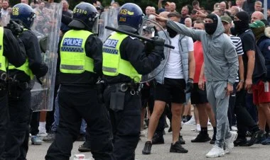 Britaniyada məscidlərə hücumlar səngimək bilmir