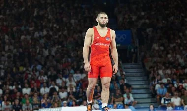 “Paris-2024”: Azərbaycan güləşçisi yarımfinalda uduzub