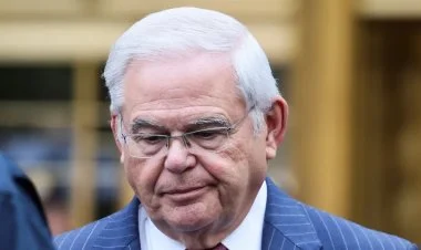 Ermənipərəst senator Bob Menendez siyasi karyerasını bitirir