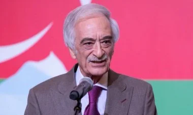 Polad Bülbüloğlu İlham Əliyevlə Putinin qarşısında oxudu