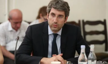 Ermənilər Konstitusiyaya dəyişiklikləri 3 ildən sonra edəcək