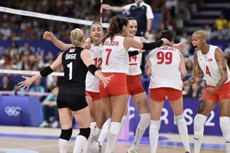 Türk qadın voleybolcuları Parisdə Çini məğlub etdi