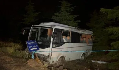 Türkiyədə polisləri daşıyan mikroavtobus qəzaya uğrayıb