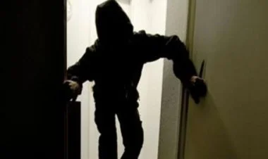 Bakıda evə basqın olub