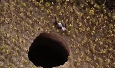 Türkiyənin Eskişehirində 20 m dərinlikdə böyük dəlik yaranıb