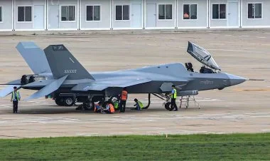 Çin yeni nəsil aviasiya qırıcının sınaqlarına başlayıb