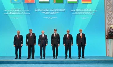 Şolz Astanada Mərkəzi Asiya dövlət başçıları ilə görüşür