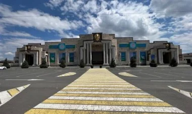 İran Ermənistan paytaxtında ticarət mərkəzi açacaq
