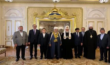 Patriarx Kirill Allahşükür Paşazadəyə orden təqdim edib