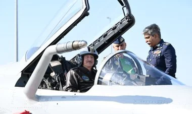 İlham Əliyevə çoxməqsədli JF-17C təyyarələri təqdim olunub