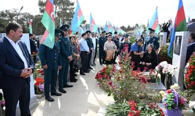 Xalq şəhidlərin uyuduğu məkanları ziyarət edir FOTO