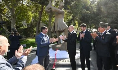 Qərbi Azərbaycandan olan Aşıq Ələsgərin abidəsi açılıb FOTO