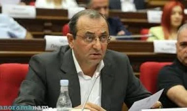 Ermənistan müxalifəti Paşinyanı məhkəməyə verir