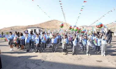 Cəbrayıl şəhər tam orta məktəbində ilk dərs günüdür