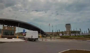 Türkiyədə hava limanına ildırım düşüb