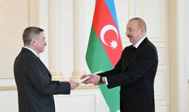 İlham Əliyev yeni səfirlərin etimadnamələrini qəbul edib