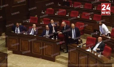 Ermənistan parlamentində coşan ehtiraslar