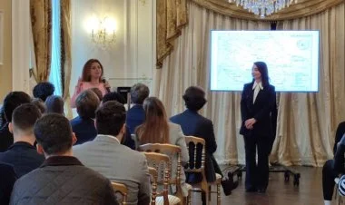 Leyla Abdullayeva fransalı gənclərə Azərbaycan haqda danışıb