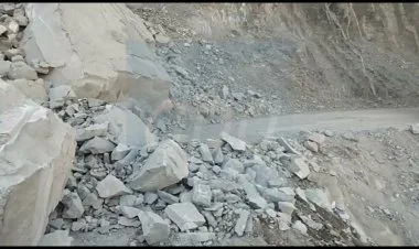 Namazgah-Lahıc yolunda uçqun olub