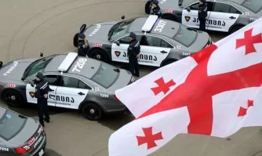 Gürcüstanda polis müxalifətə etiraz etməyə mane olur