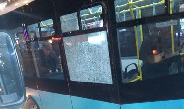 Marşrut avtobusu “qırmızı”da keçib qəza törətdi, ölənlər var