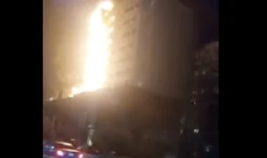 Xırdalanda çoxmərtəbəli yaşayış binasında güclü yanğın FOTO