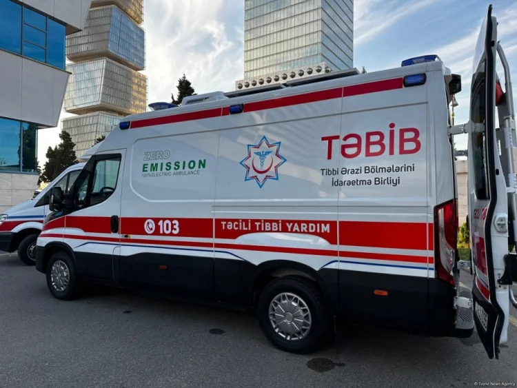 Azərbaycana 5 elektrikli təcili tibbi yardım maşını gəlib