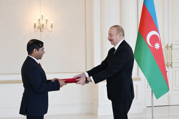 Əliyev Banqladeşin yeni səfirinin etimadnaməsini qəbul edib