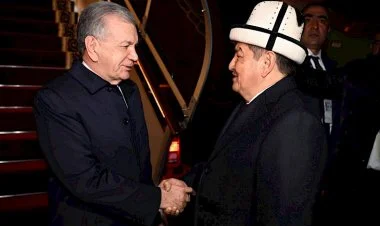 Özbəkistan Prezidenti Şavkat Mirziyoyev Qırğızıstana gəlib