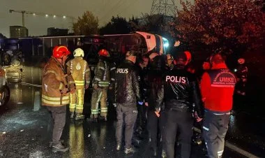 İstanbulda sərnişin avtobusu aşıb: 2 ölü, 18 yaralı