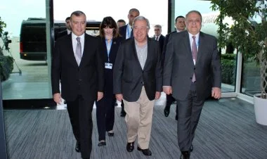 Antonio Quterreş  Azərbaycanda səfərdədir