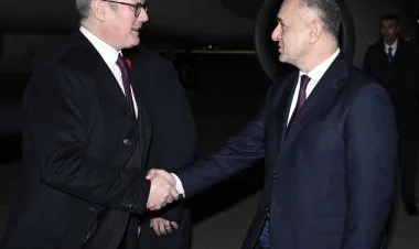 Kir Starmer Azərbaycana səfərə gəlib