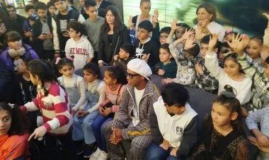 Ronaldinyo Bakıda kimsəsiz uşaqlarla görüşüb