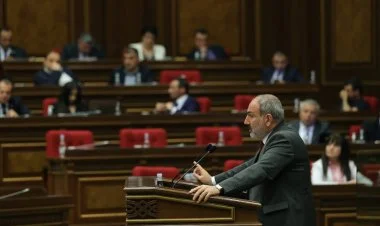 Paşinyan Konstitusiyadan ərazi iddialarını çıxarmaq istəmir