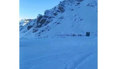 Ömər aşırımına güclü qar yağıb