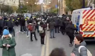 Polis Tbilisinin mərkəzindəki çadır şəhərciyini dağıtdı