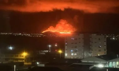 İslandiyada güclü vulkan püskürməsi FOTO