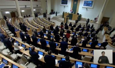 Gürcüstanın yeni parlamenti səlahiyyətlərini rəsmən tanıdı