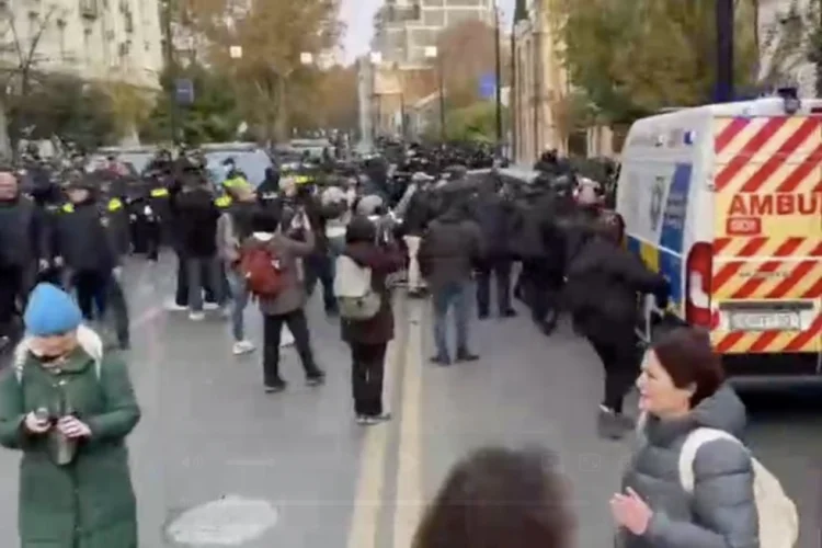 Polis Tbilisinin mərkəzindəki çadır şəhərciyini dağıtdı