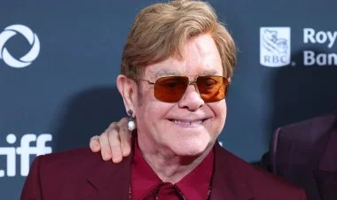 Elton Con görmə qabiliyyətini itirib