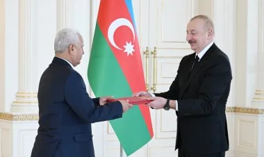İlham Əliyev yeni səfirlərin etimadnamələrini qəbul edib