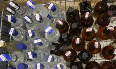 İstanbulda 17 nəfər saxta spirtli içkidən zəhərlənərək ölüb