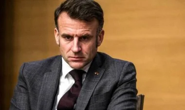 Emmanuel Makrona istefa çağırışı