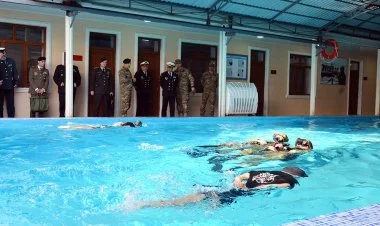 NATO nümayəndə heyəti təhsil müəssisələri və hərbi hissədə