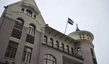 Suriyanın səfirliklərində müxalifətin bayrağı qaldırılıb